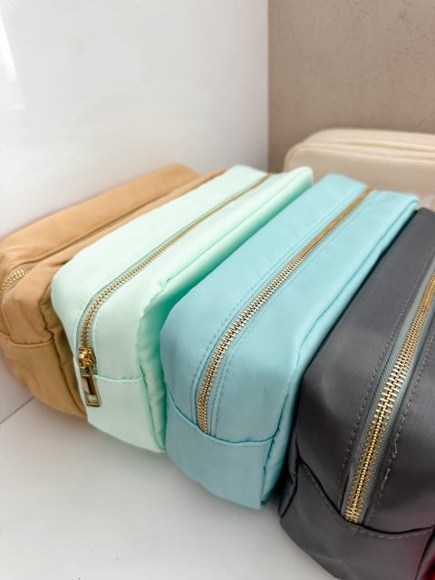 medium nylon pouch