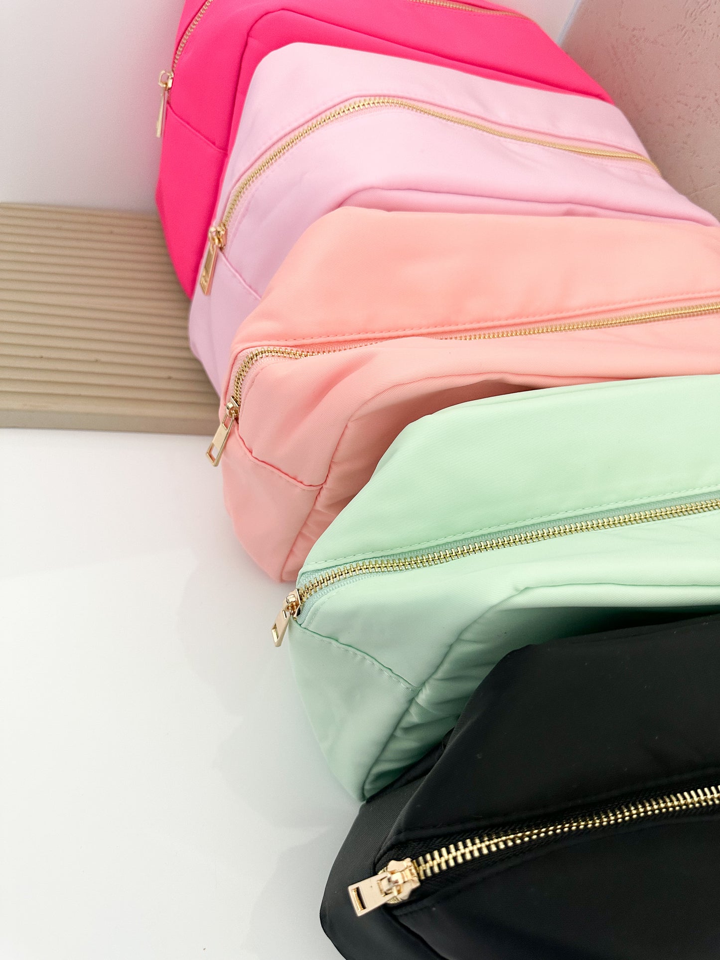 largest nylon pouch