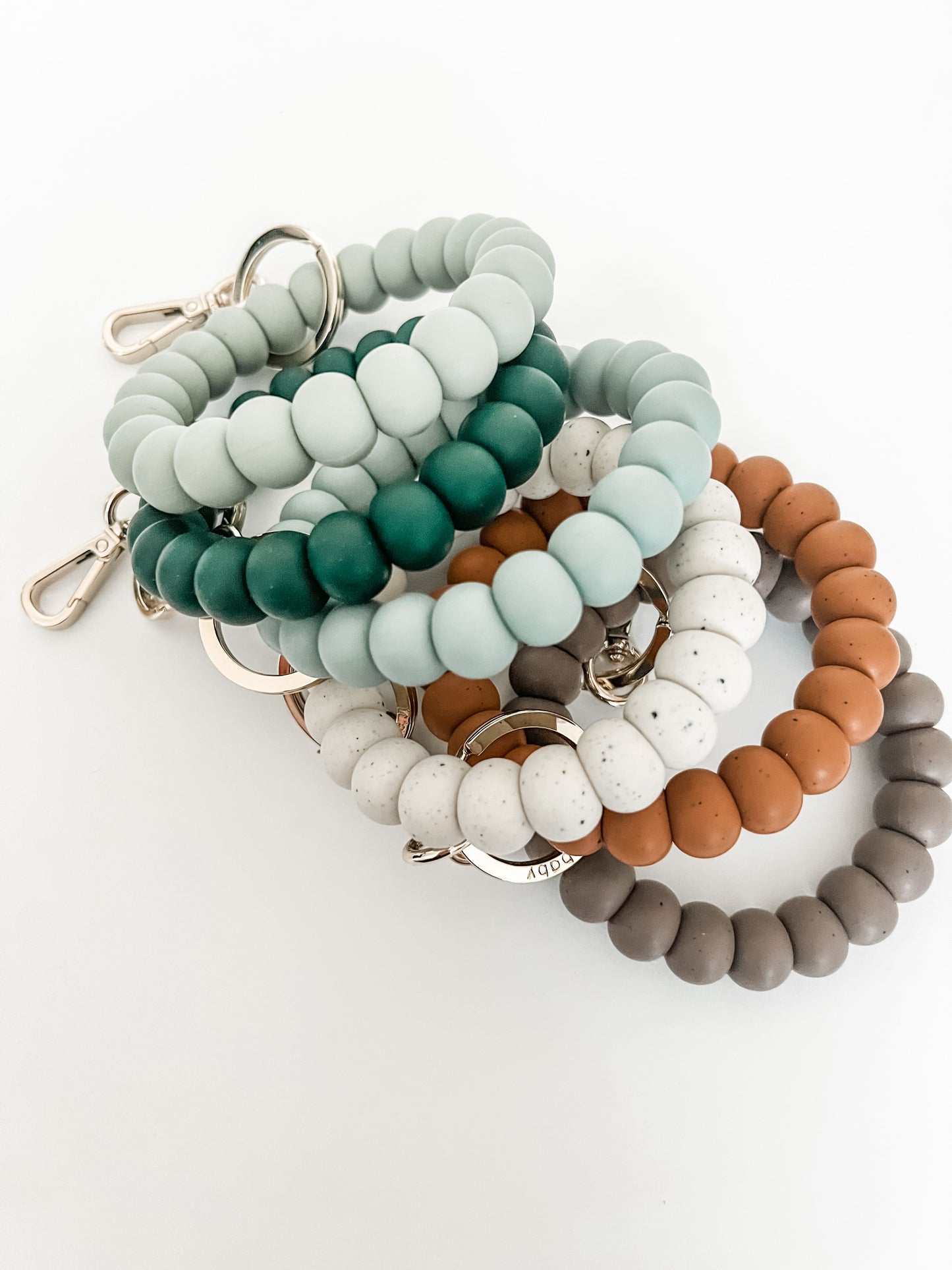 solid tone bracelet keychain in hunter green