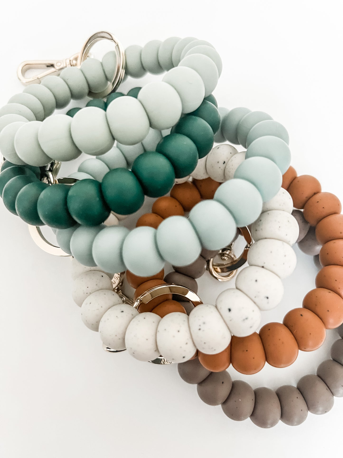 solid tone bracelet keychain in hunter green