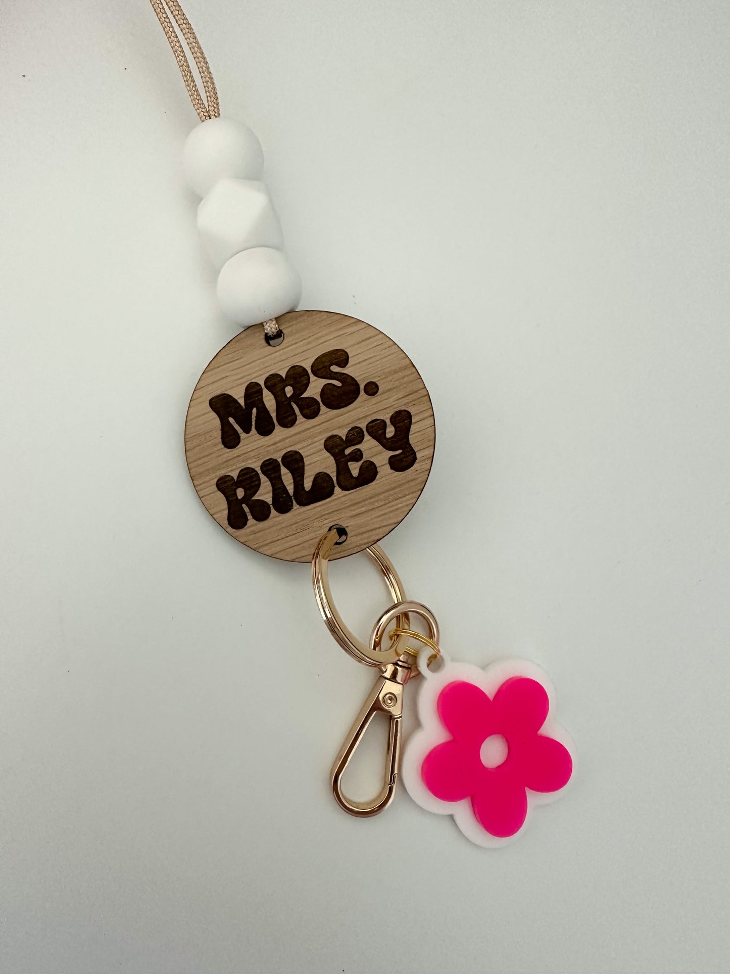 retro wooden lanyard with hot pink daisy