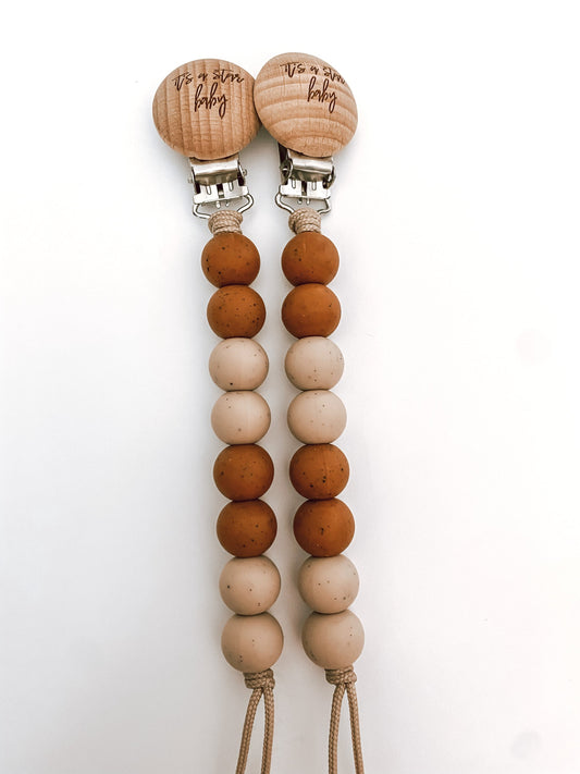 speckled hazelnut + speckled oat // pacifier clip