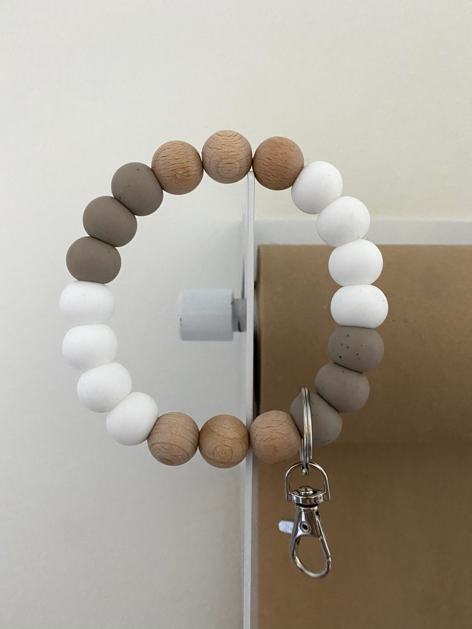 speckled taupe, wood + white // bracelet keychain